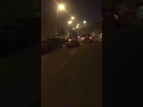 بالفيديو: شاهد ردة فعل خليجي وجد سيارة بورش واقفة أمام مدخل منزله